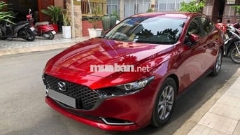 Mazda 3 Luxury 2024 màu đỏ pha lê