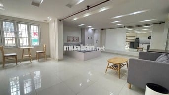 STUDIO BAN CÔNG RỘNG 42M2 FULL NỘI THẤT CÓ MGR GẦN NGÃ TƯ HÀNG XANH