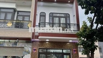 Bán căn nhà 1 trệt 2 lầu mới hoàn thiện gần vòng xoay An phú thuận an