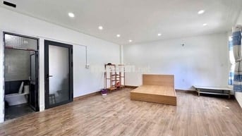 Cho thuê phòng siêu rộng -máy lạnh - Nội thất Cơ bản - võ văn kiệt Q5