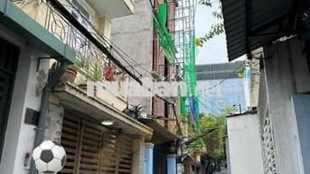Nhà cấp 4 , diện tích lớn, có thể xây dựng kiên cố 6 tầng