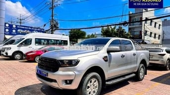 Ford Ranger XLS AT 4x2 Bạc bạch kim 2022