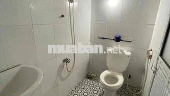 Còn 01 phòng dưới trệt, cửa sổ to, hành lang thoáng, khu yên tĩnh.