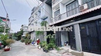 Nhà nguyên căn 4 phòng ngủ có sân thượng, hẻm xe hơi đg Lê Văn Lương