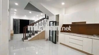 Nha như mới, dt 4*17m,1lau,3pn,nội thất cơ bản,xe hơi đậu thoải mái