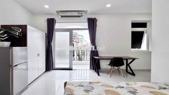 Căn hộ full nội thất có ban công lớn ngay Lê Văn Sỹ - Trần Quang Diệu
