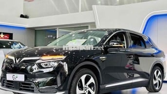 VinFast VF8 2024 S - 10 km