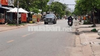 Nhà 4 lầu MT đường ĐHT giáp song hành 5x20m giá 10ty800tr TL