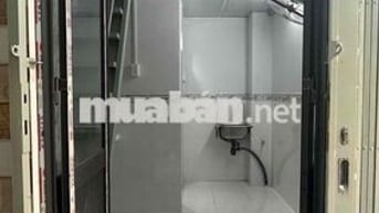 tôi chính chủ cần bán nhà nhỏ . 10m2 . 1 trệt , 2 lầu , 2wc . quận 6