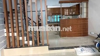 Nhà trệt 2 lầu 3pn 3 vs hẻm xe hơi đậu cửa