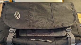 Túi Timbuk2 Classic Messenger Bag cỡ S, màu đen