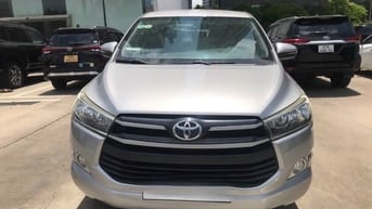Bán xe Innova 2.0 E màu bạc SX 2019