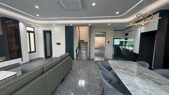 TÒA NHÀ PHỐ ĐÀM LONG BIÊN - LÔ GÓC - Ô TÔ VÀO NHÀ - 7 TẦNG. 23.3 TỶ- 