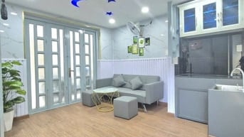 Nhà mới Âu Cơ, P10,Q.Tân Bình, giá chỉ 2.2 tỷ TL, 18m², 2 tầng + lửng.