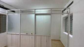 Căn hộ 32 m2, 1P ngủ, wc, C/c Bàu Cát 2,  p10, TB, 4,5tr/th. Thang bộ