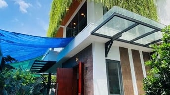 CHỊ CHỦ CẦN TIỀN CHO CON DU HỌC BÁN GẤP BIỆT THỰ CÓ HỒ BƠI, MẶT TIỀN 