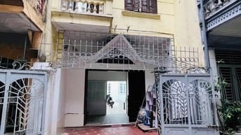 Cho thuê nhà ngõ 850 đường Láng, ngõ ô tô 