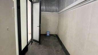 CHO THUÊ TẦNG TRỆT NHÀ PHỐ 126m2, LỐI ĐI RIÊNG, MÁY LẠNH, MÁY CHE ĐẦY