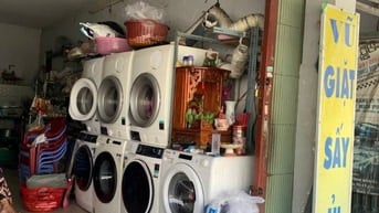 Cần sang tiệm giặt ủi kèm quán ốc
