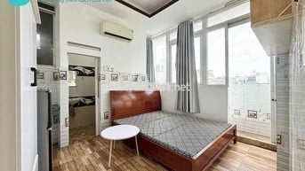 CĂN HỘ BAN CÔNG FULL NỘI THẤT NGAY CÔNG VIÊN LÀNG HOA