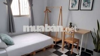 Phòng cửa sổ thoáng, nội thất cơ bản ở CMT8, Q3, giờ tự do