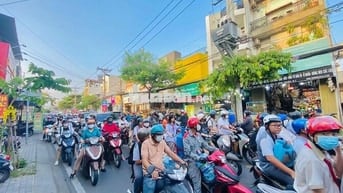 CHO THUÊ MBKD VỊ TRÍ GẦN CHỢ , TRƯỜNG HỌC KHU SẦM UẤT Q7