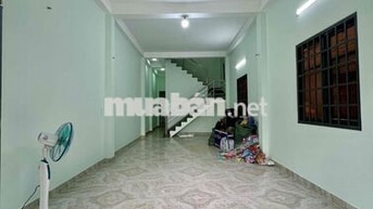 Nhà Sạch Sẻ Phòng Khách Rộng DT 4x24 1Trệt 1Lầu 4Pn 2Wc Sân Hẻm Ôtô