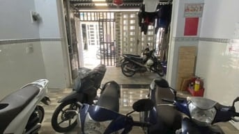 Chú chỉnh Nhà Diện tích 4,5x17m,4 tầng  9 phòng Thu nhập 30tr/th. 