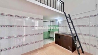 CHO THUÊ PHÒNG TRỐNG SẴN - GÁC CAO - CỬA SỔ THOÁNG MÁT NẰM NGAY T.TÂM