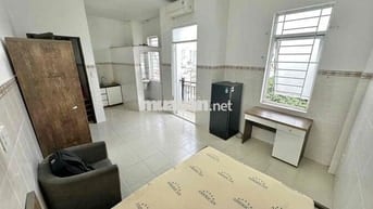 Ban Công Full Nội Thất, Sát Văn Lang, Thuận Tiện Sang Q1, Phú Nhuận