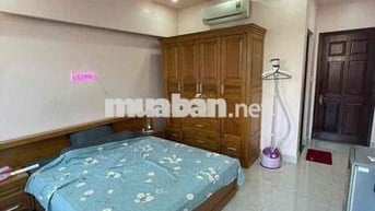 Cho thuê phong ban công, đủ nội thất, có thang máy gần Bùi Viện