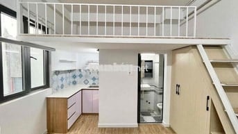 Phòng FULL NỘI THẤT, CỬA SỔ TRỜI, Gần Ngã tư hàng xanh Quận 1, Hutech