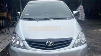 Toyota Innova 2010 - 123456 km