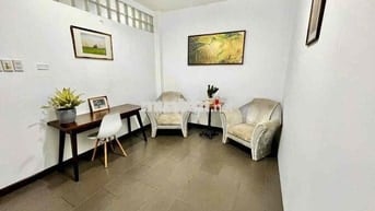 Căn hộ 1Pn nội thất cao cấp, 1phòng khách rộng, sofa lớn, gần Quận 1,3