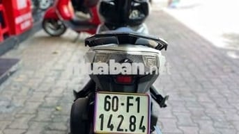 Xe máy Honda Air Blade 125 màu trắng xám