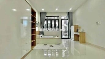 Cho thuê căn hộ dịch vụ ban công thoáng mát ngay Sân Bay