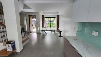 Cho thuê Nhà phố vườn 1 trệt 1 lầu mặt đường lớn nội thất cơ bản