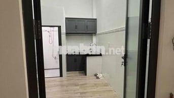 Nhà ban công Nguyễn Văn Linh - kế bên RMIT cho thuê. Full nội thất