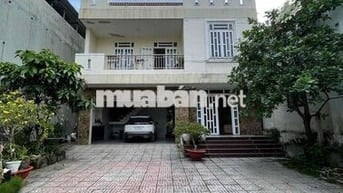Bán nhà sân vườn sân để được cả xe tăng