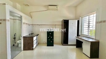 CHO THUÊ STUDIO CỬA SỔ TRỜI NẰM NGAY MẶT TIỀN ĐƯỜNG NƠ TRANG LONG