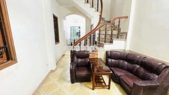 Lô góc Vũ Tông Phan. rất gần phố ngõ to rộng. 30m 3 tầng nhỉnh 3.x tỷ