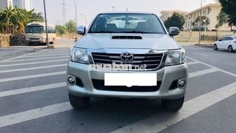 Toyota Hilux 2014 số sàn màu xám 1 cầu