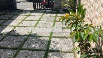 cho thuê nhà cấp 4 , sân vườn, sân đậu ô tô , khu vực an ninh tốt!