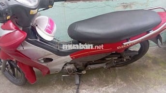 xe nhà đang chạy đi làm