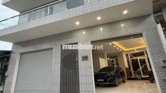 NHÀ MẶT TIỀN TRỆT LẦU 200m2 2PN MỚI KENG
