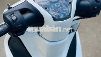 Xe máy Honda SH màu trắng sản xuất 2012