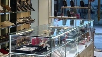 TIỆM GIÀY CỰC KỲ ĐẸP KINH DOANH SẦM UẤT TỐT KHU PHỐ TRUNG TÂM