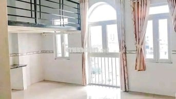 Phòng gác máy lạnh, có thang máy