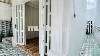 Nhà mớ 2pn 2 máy lạnh hẻm Nguyễn Văn Cừ