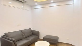 Cho thuê căn hộ 3PN giá 13.5 triệu/th Tòa 335 đường Cầu Giấy. 